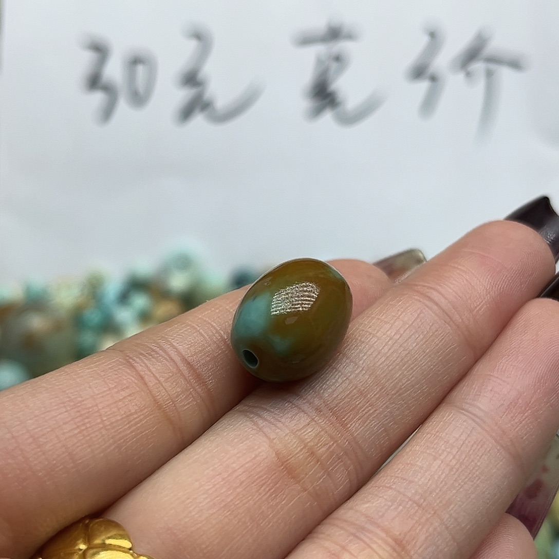 楚***君绿松石未镶嵌珠宝奇石