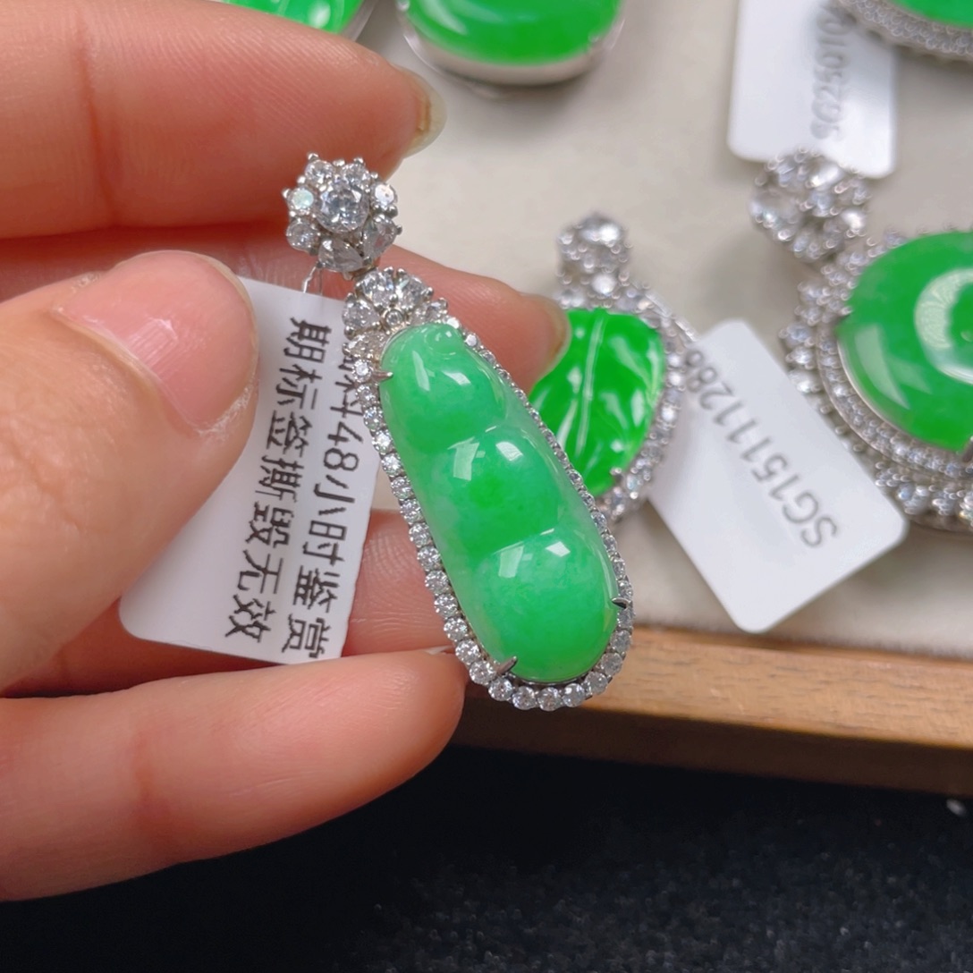 翡翠颈饰银S925镶嵌翡翠