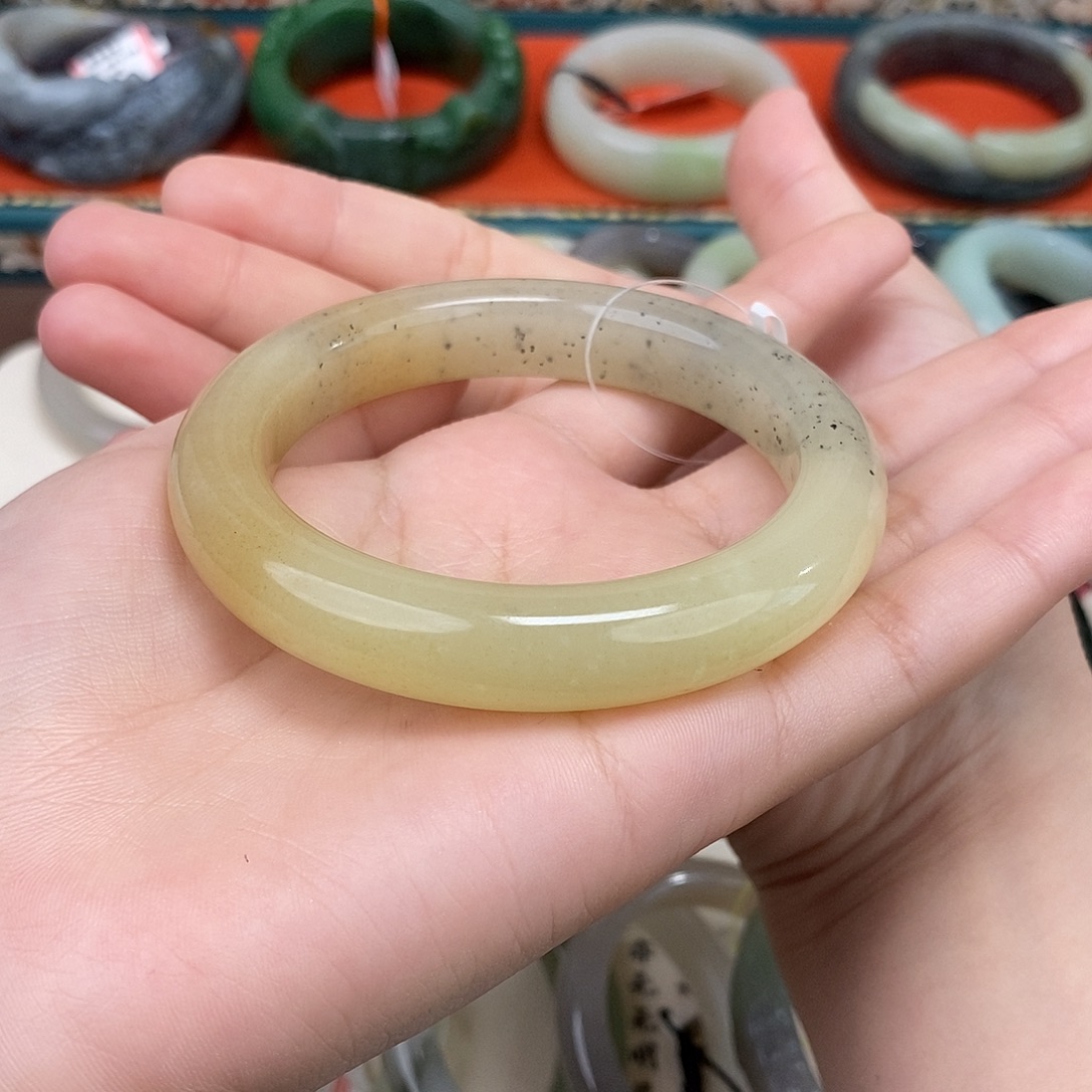 和田玉手镯未镶嵌手镯 59.6