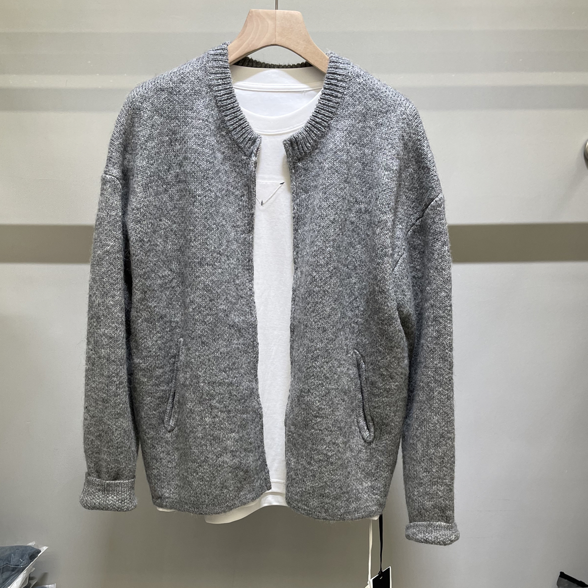 毛衣落肩袖简约短款针织衫百搭圆领常规款休闲开衫