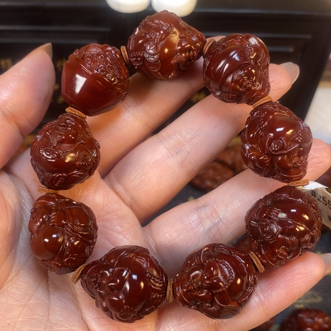 橄榄核吊坠八宝财神带荷叶带瑞兽