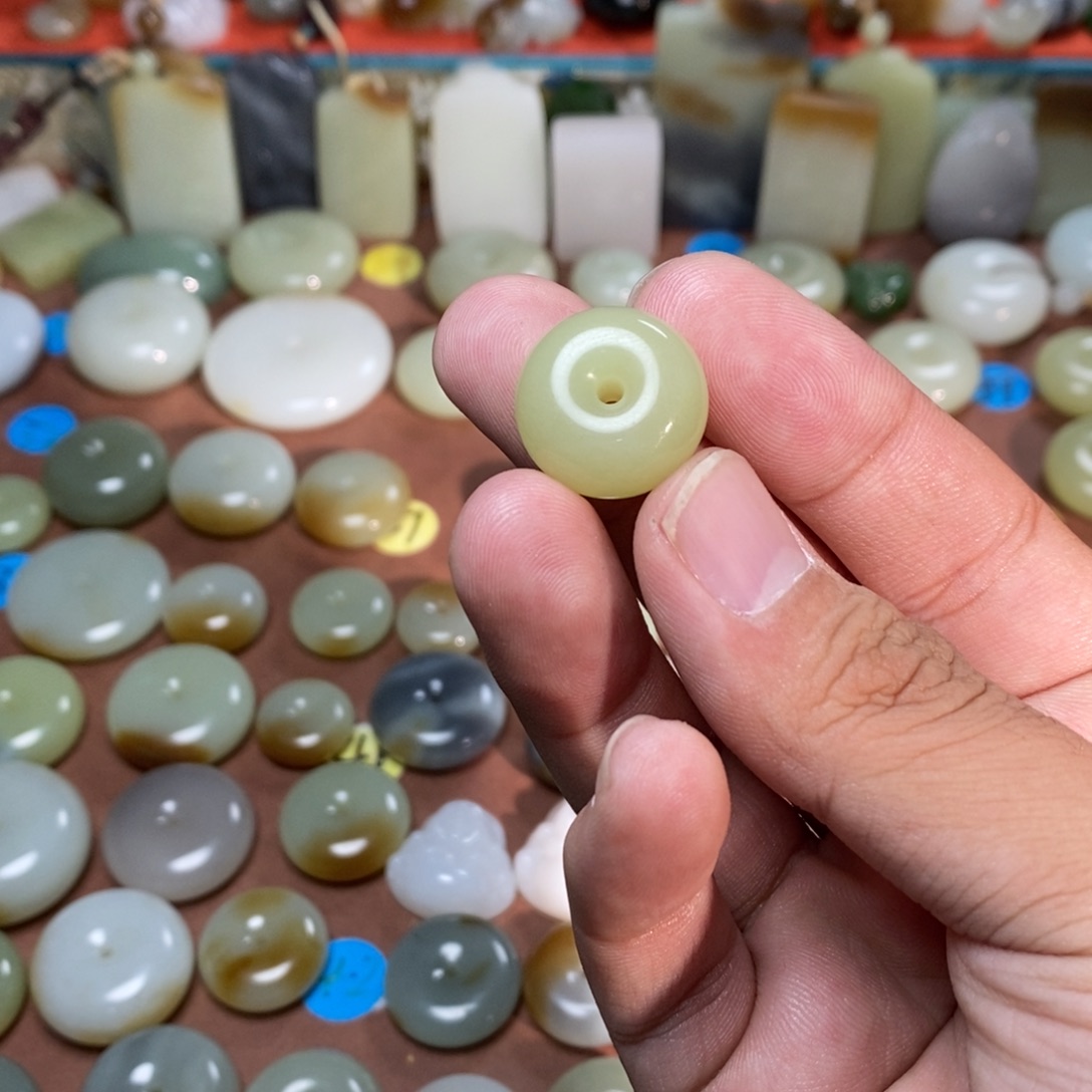 芮***n和田玉未镶嵌吊坠(不含链)