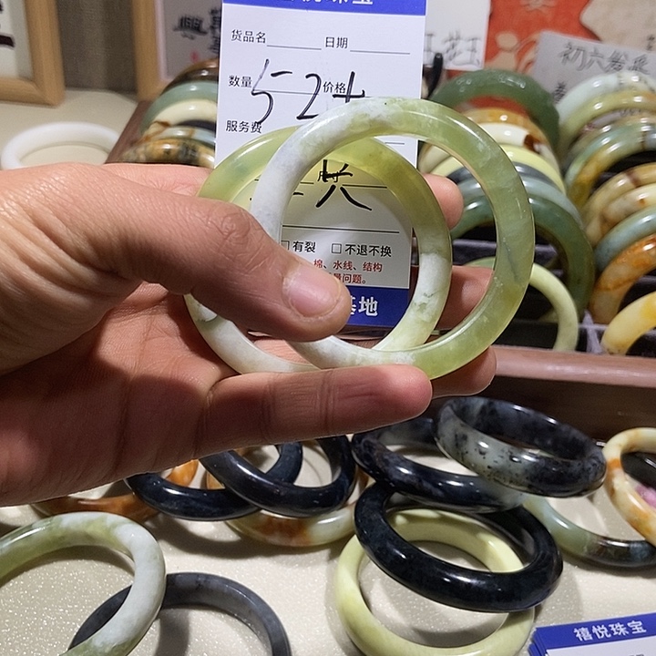 蛇纹石玉手镯未镶嵌安