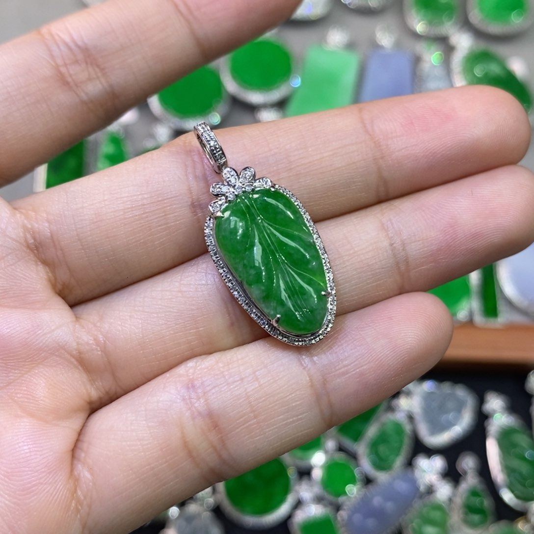 翡翠吊坠(不含链)18K金镶嵌