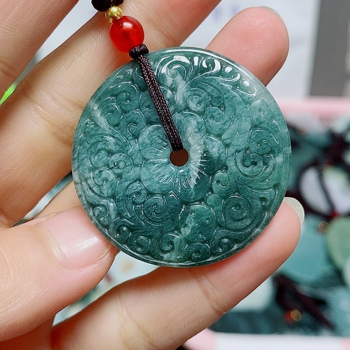 翡翠颈饰未镶嵌纯天然