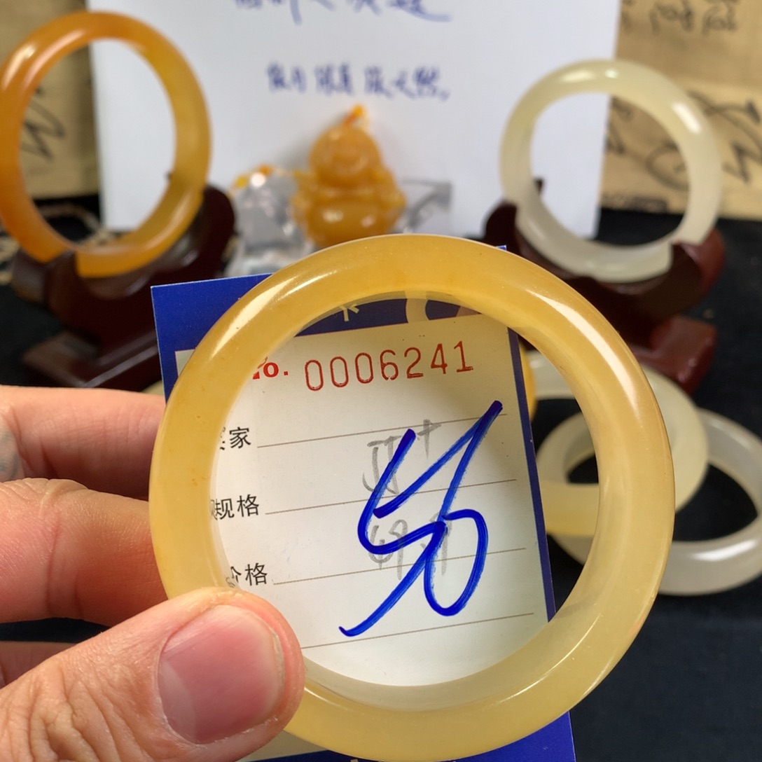 石英质玉（黄龙玉）手镯未镶嵌