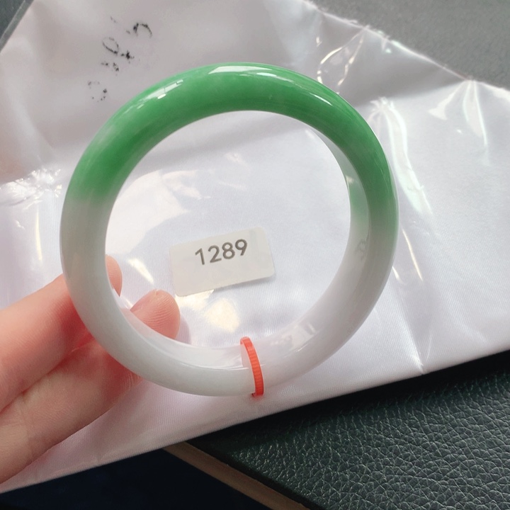 翡翠手镯未镶嵌天然翡翠手镯01