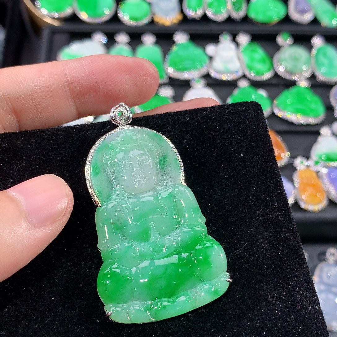 翡翠18K金镶嵌颈饰