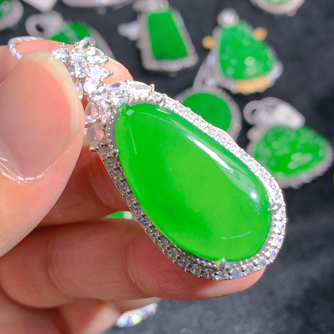 翡翠颈饰银S925镶嵌吊坠