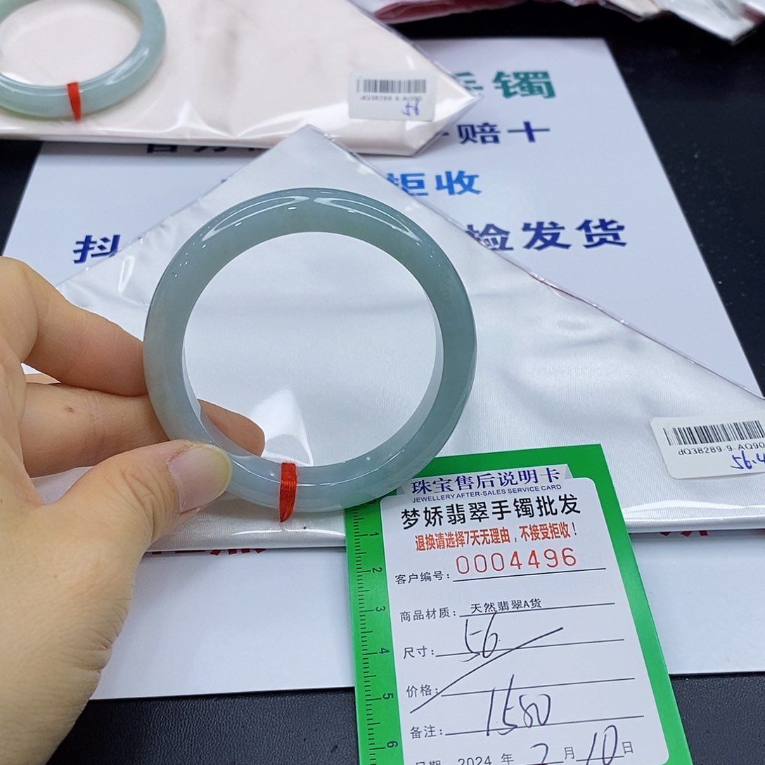 翡翠手镯未镶嵌翡翠手镯