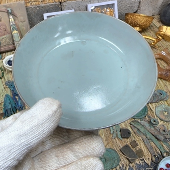 摆件j h g f c f f h y g v