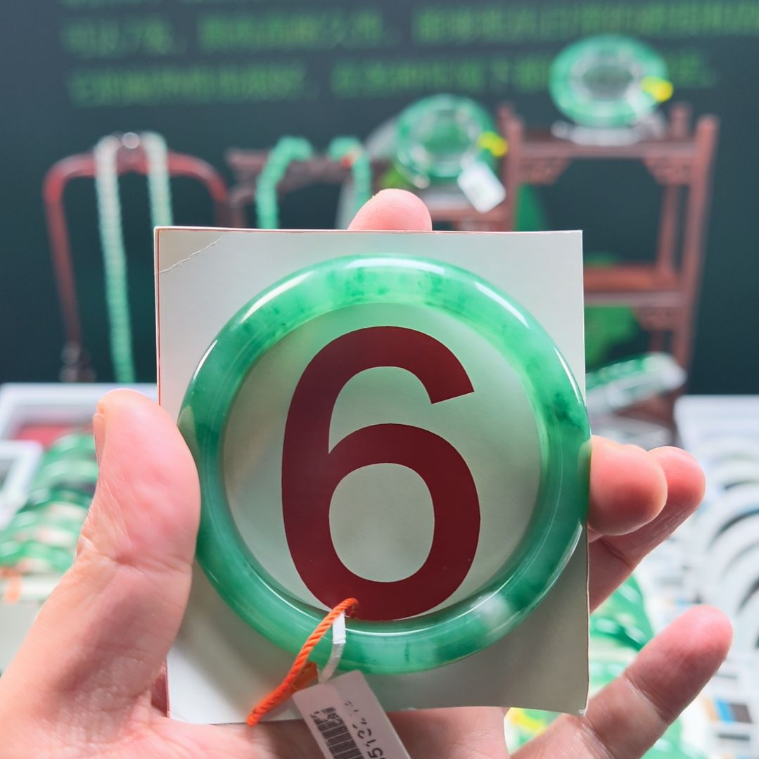 石英质玉（非洲翠）未镶嵌手镯