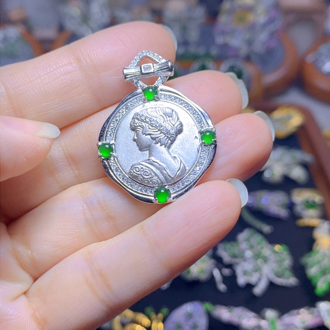 翡翠颈饰银S925镶嵌天然翡翠