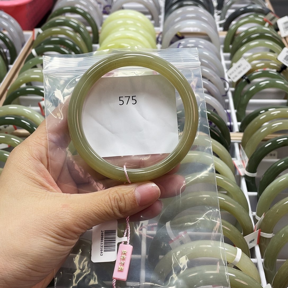 和田玉（糖玉）手镯未镶嵌575圈口63