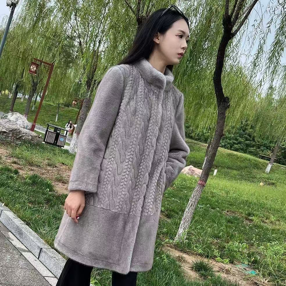 时尚洋气中长款欧貂绒麻花款女士秋冬外套保暖又气质立领宽松
