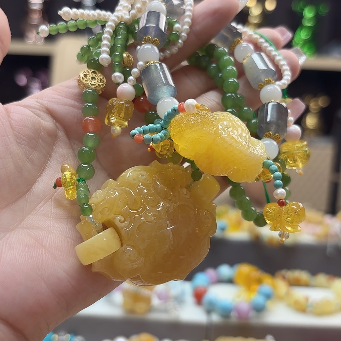 琥珀未镶嵌颈饰琥珀