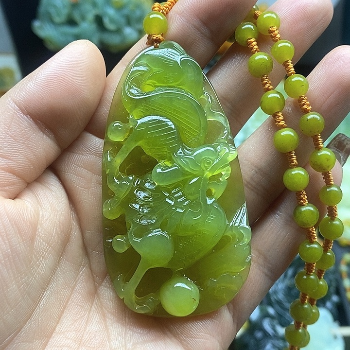 蛇纹石玉挂件未镶嵌