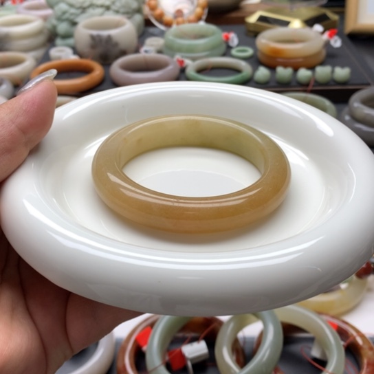 石英质玉手镯未镶嵌