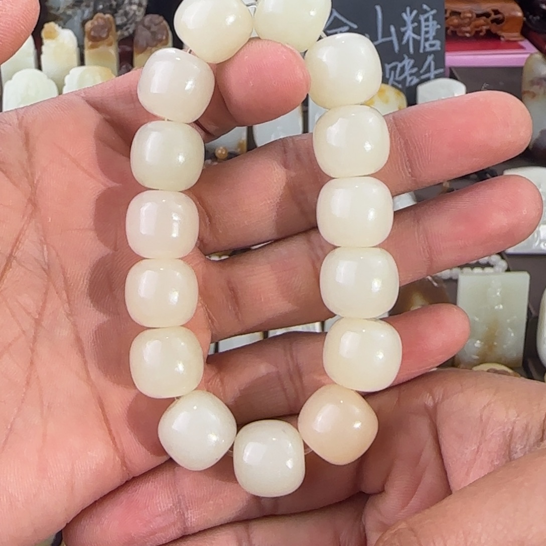 和田玉（糖玉）未镶嵌颈饰