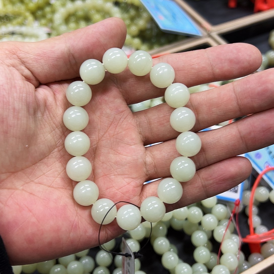 和田玉颈饰未镶嵌h****4