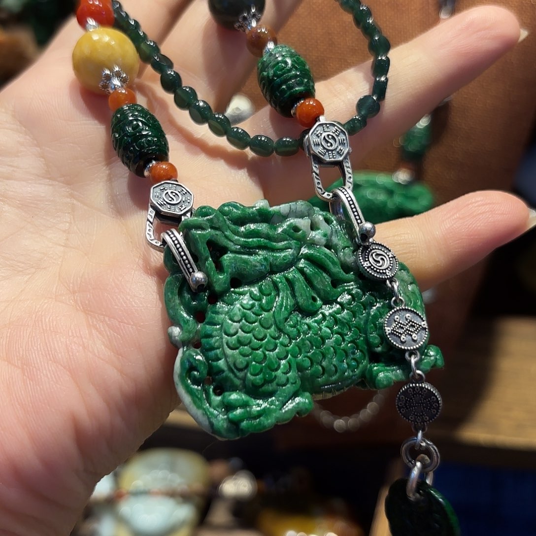 翡翠颈饰未镶嵌原创