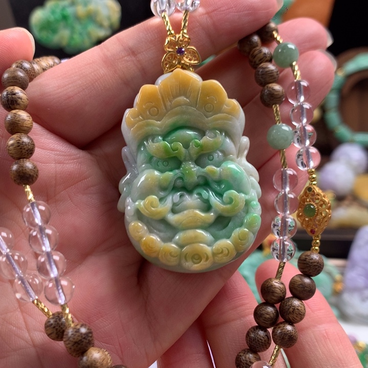 翡翠未镶嵌颈饰吊坠