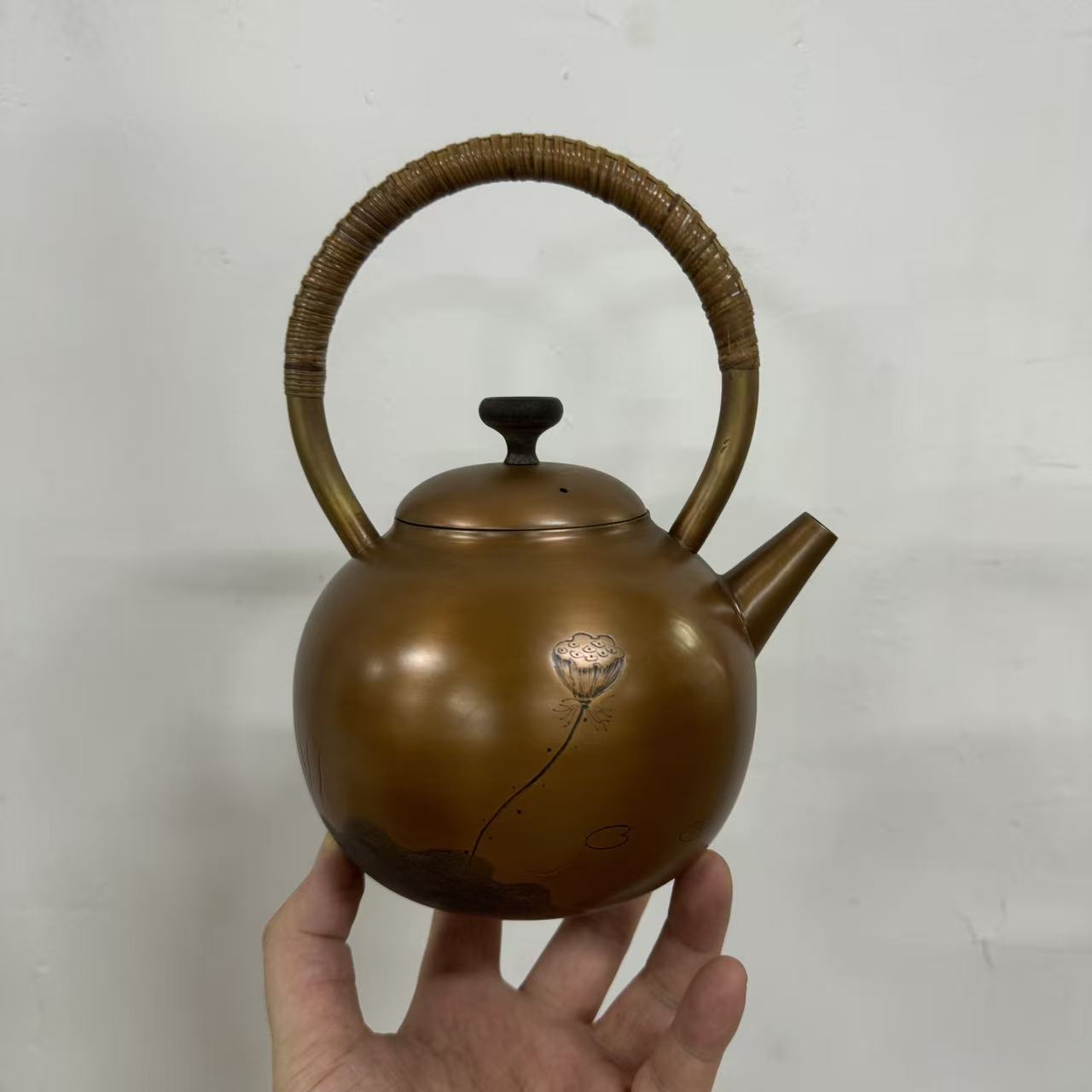 蜂鸟工坊 文创系列 铜器 錾刻荷花铜提梁壶 WCXBT0382