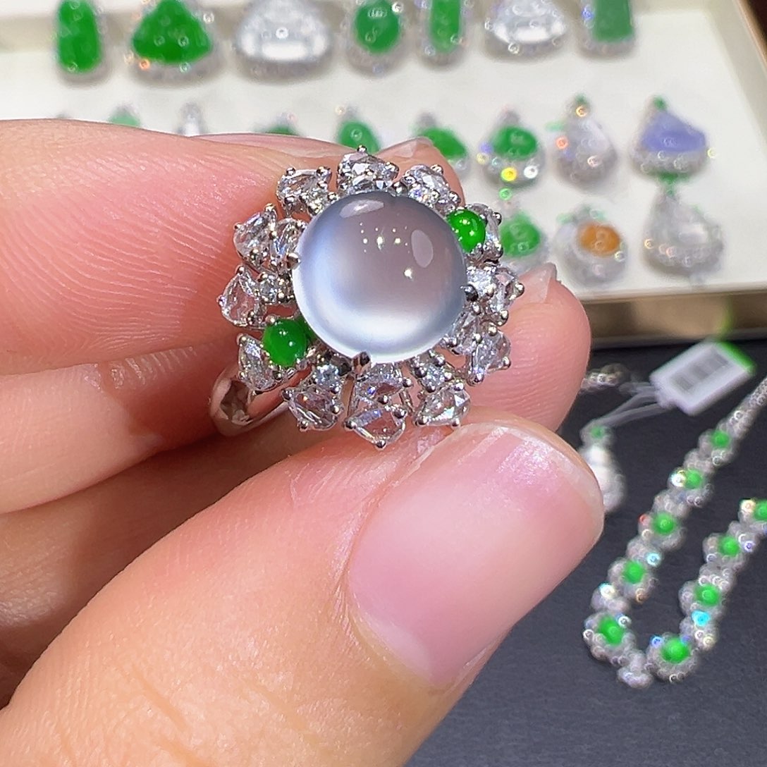 翡翠18K金镶嵌戒指