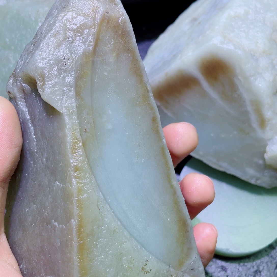 文***刀和田玉未镶嵌珠宝半成品