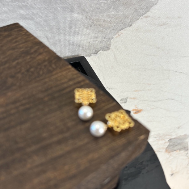 铜合金仿珍珠耳饰 黄镂空方形耳环EH3024