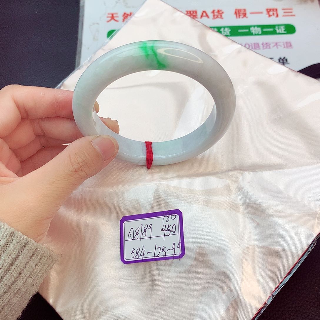 翡翠手镯未镶嵌翡翠