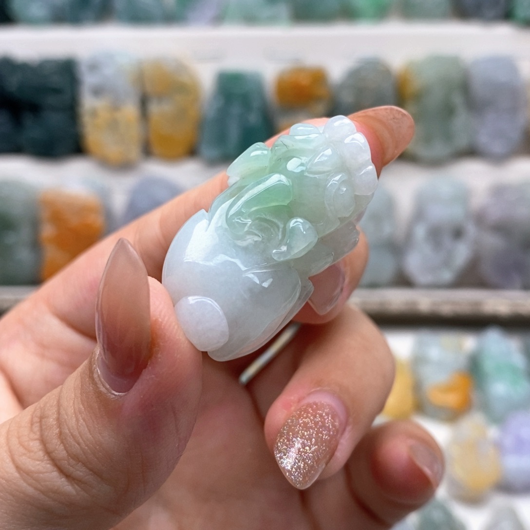 翡翠未镶嵌吊坠(赠链)