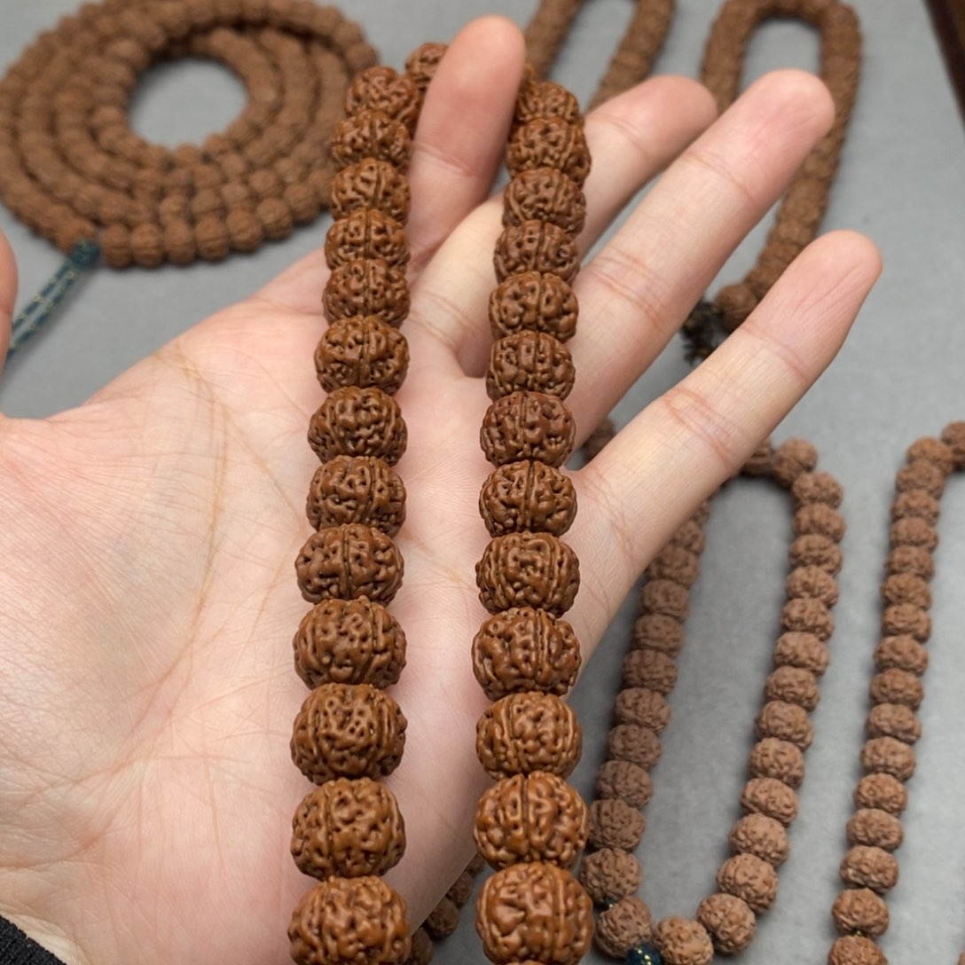 金刚菩提吊坠手持