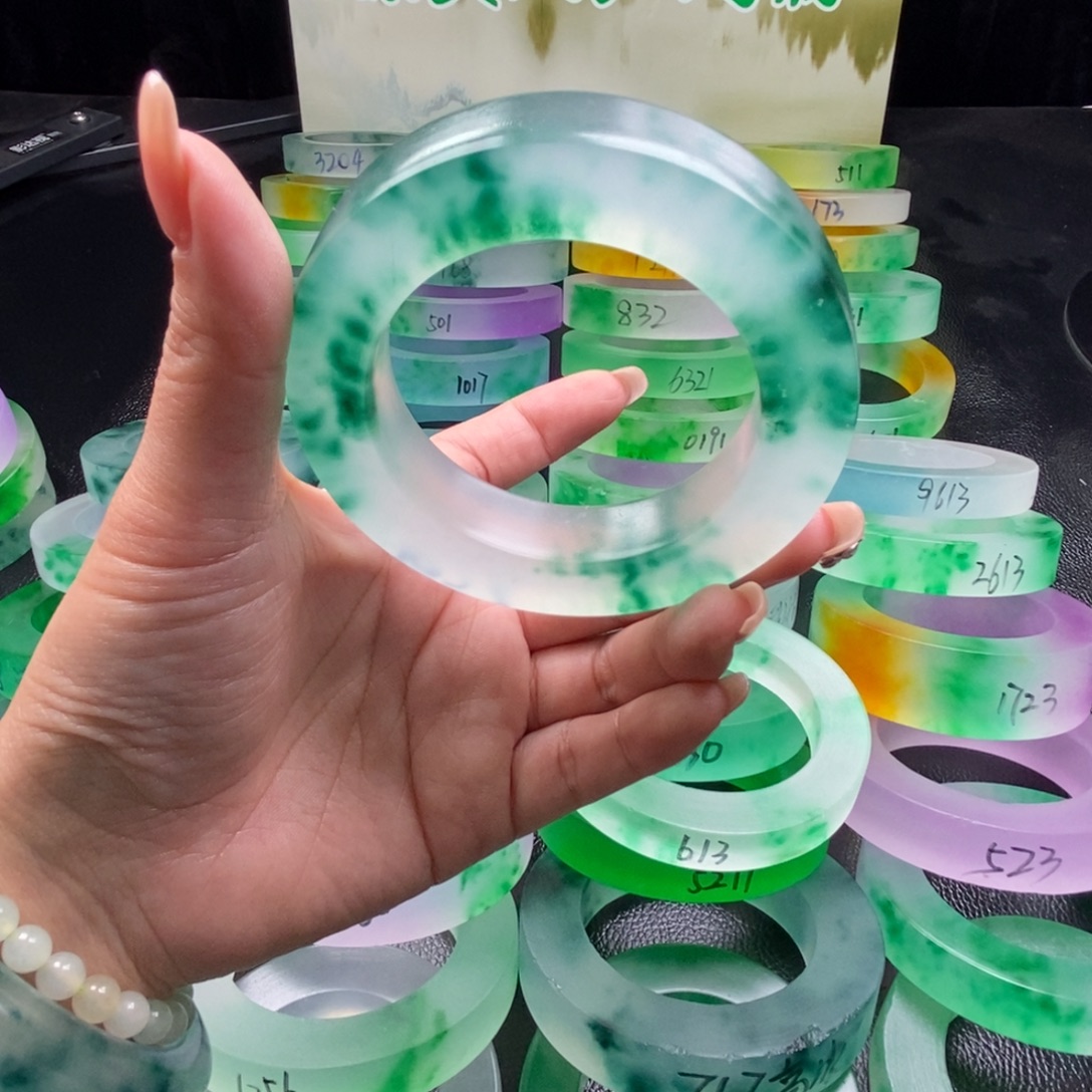 宁***产玉百搭时尚独龙翠手镯