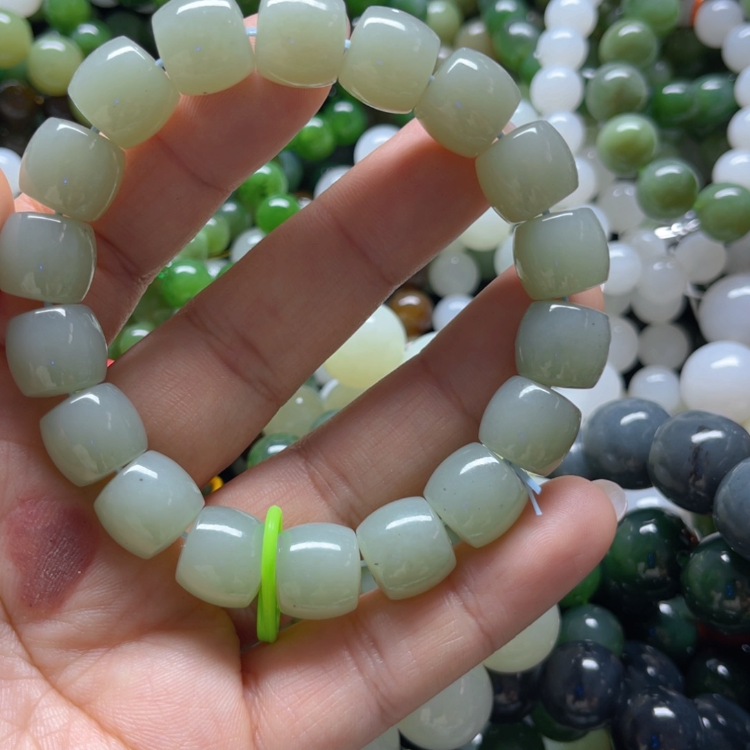 未镶嵌和田玉手链