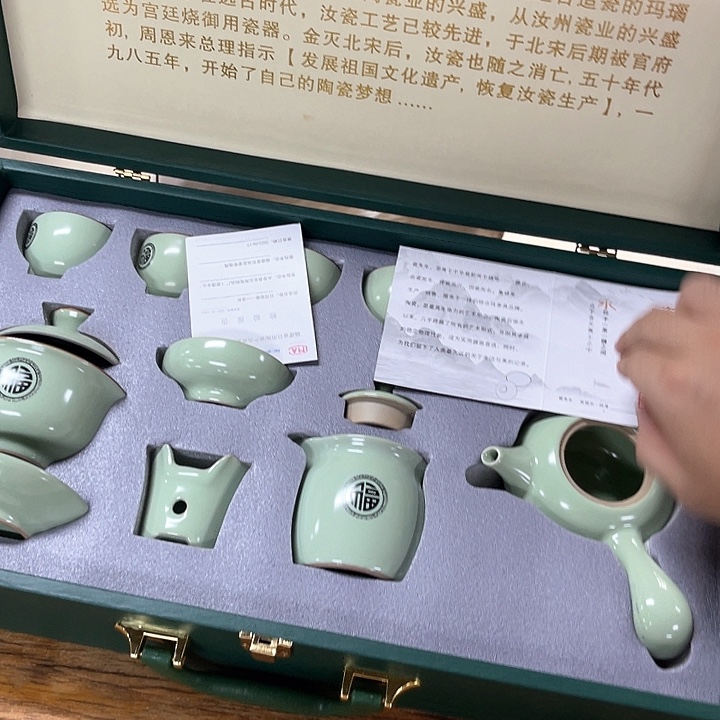 孤品茶具套装等。      