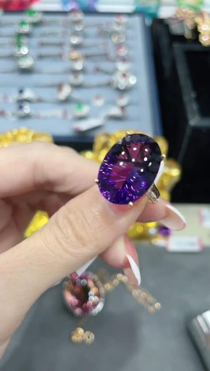 18K金镶嵌紫晶戒指