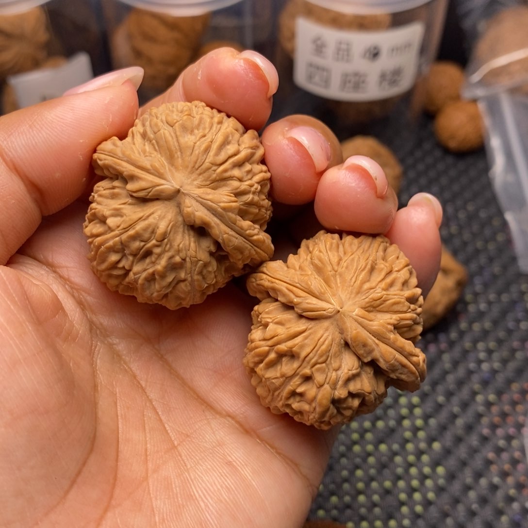 文玩核桃吊坠球白