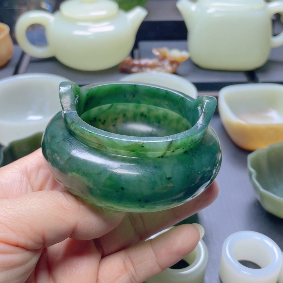 和田玉（碧玉）未镶嵌挂件包容价