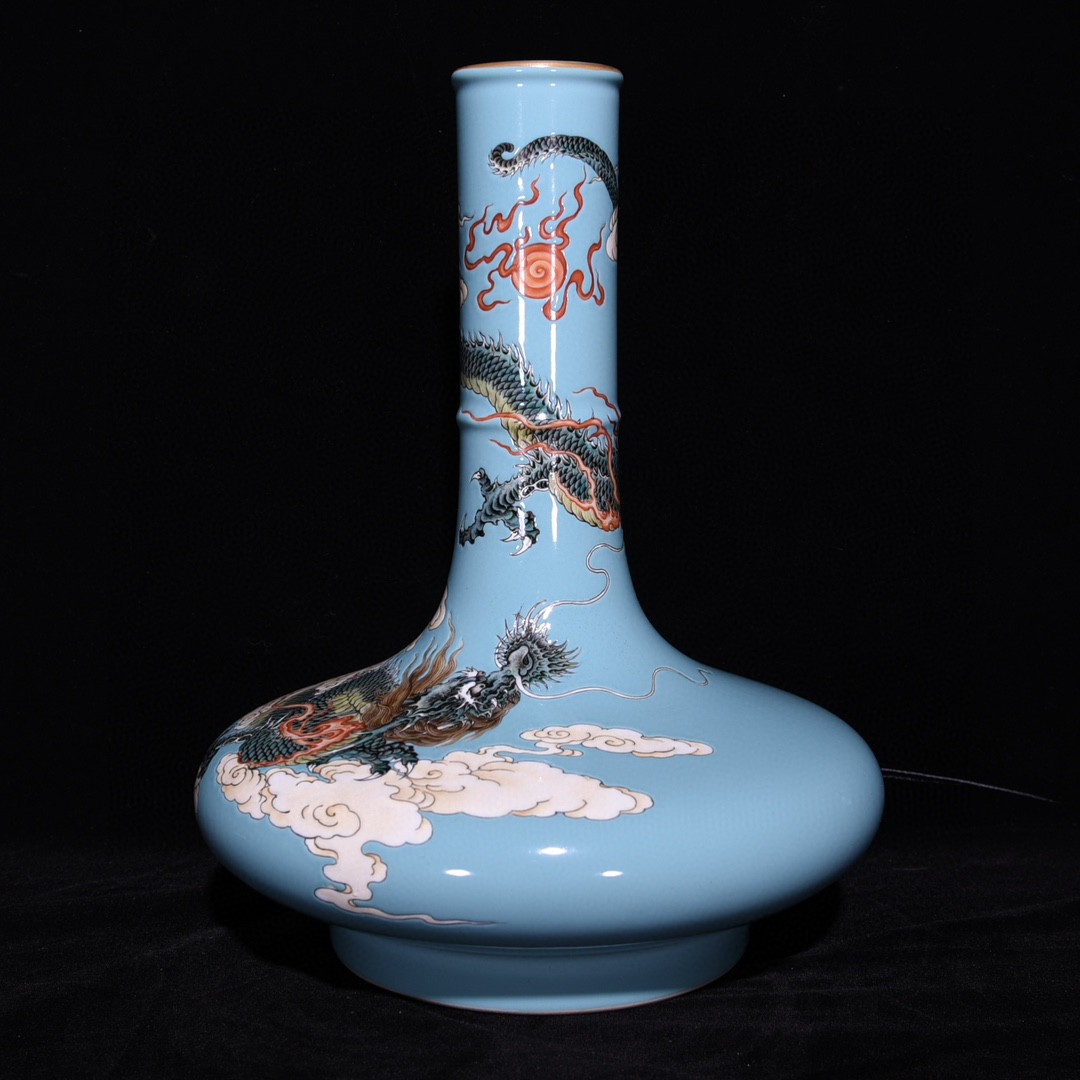 仿古瓷 仿清雍正绿地粉彩龙纹扁肚瓶尺寸28*22厘米