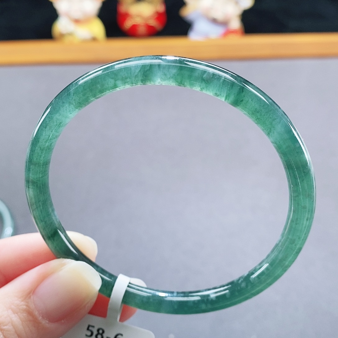 翡翠未镶嵌手镯114