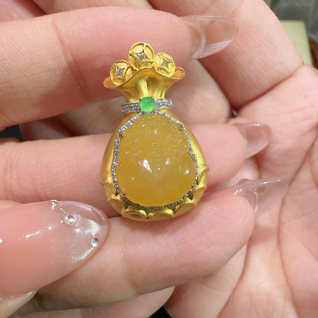 【闪购商品】颈饰18K金镶嵌翡翠