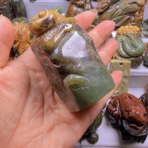 岫岩河磨玉（透闪石质玉）摆件未镶嵌杏*