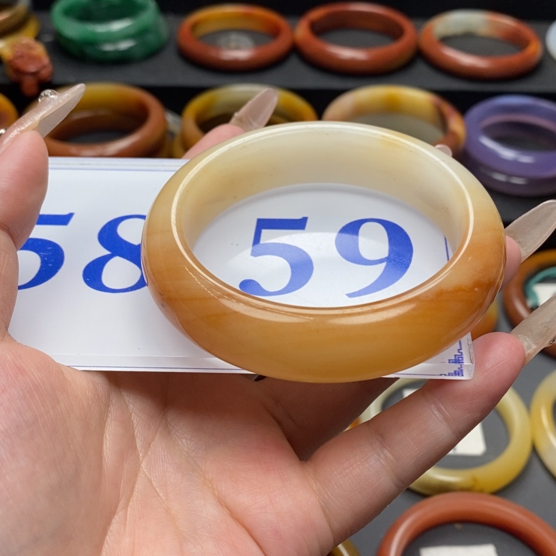 石英质玉（黄龙玉）手镯未镶嵌