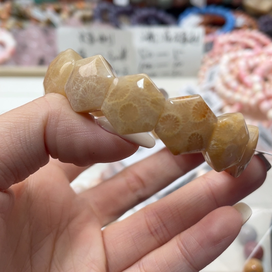 未镶嵌手链硅化玉红****鞋040