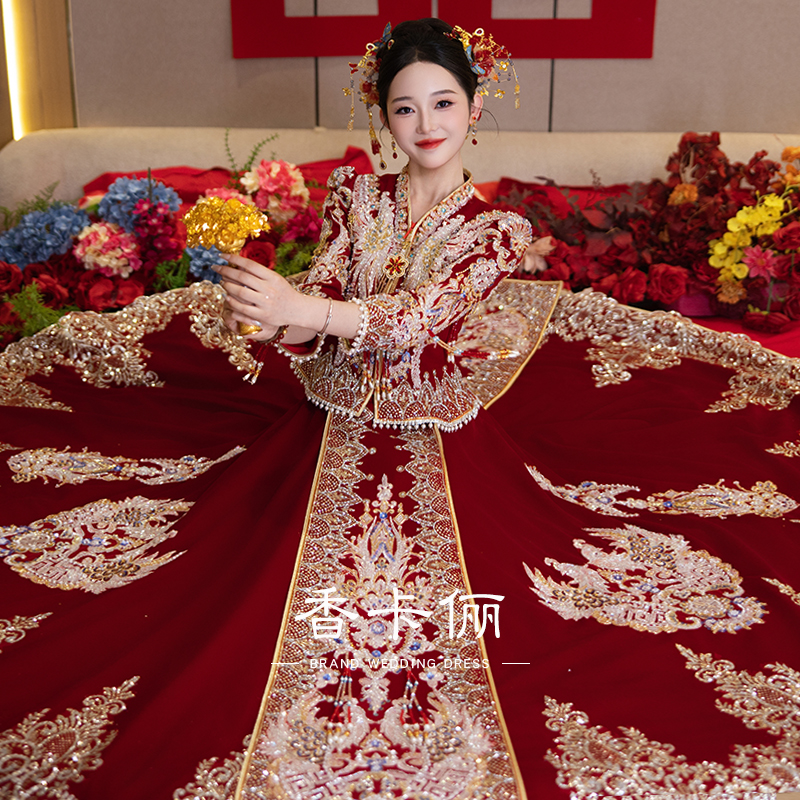 轻奢秀禾服2025新款丝绒大裙摆新娘出嫁婚服中式敬酒服显瘦迎亲服