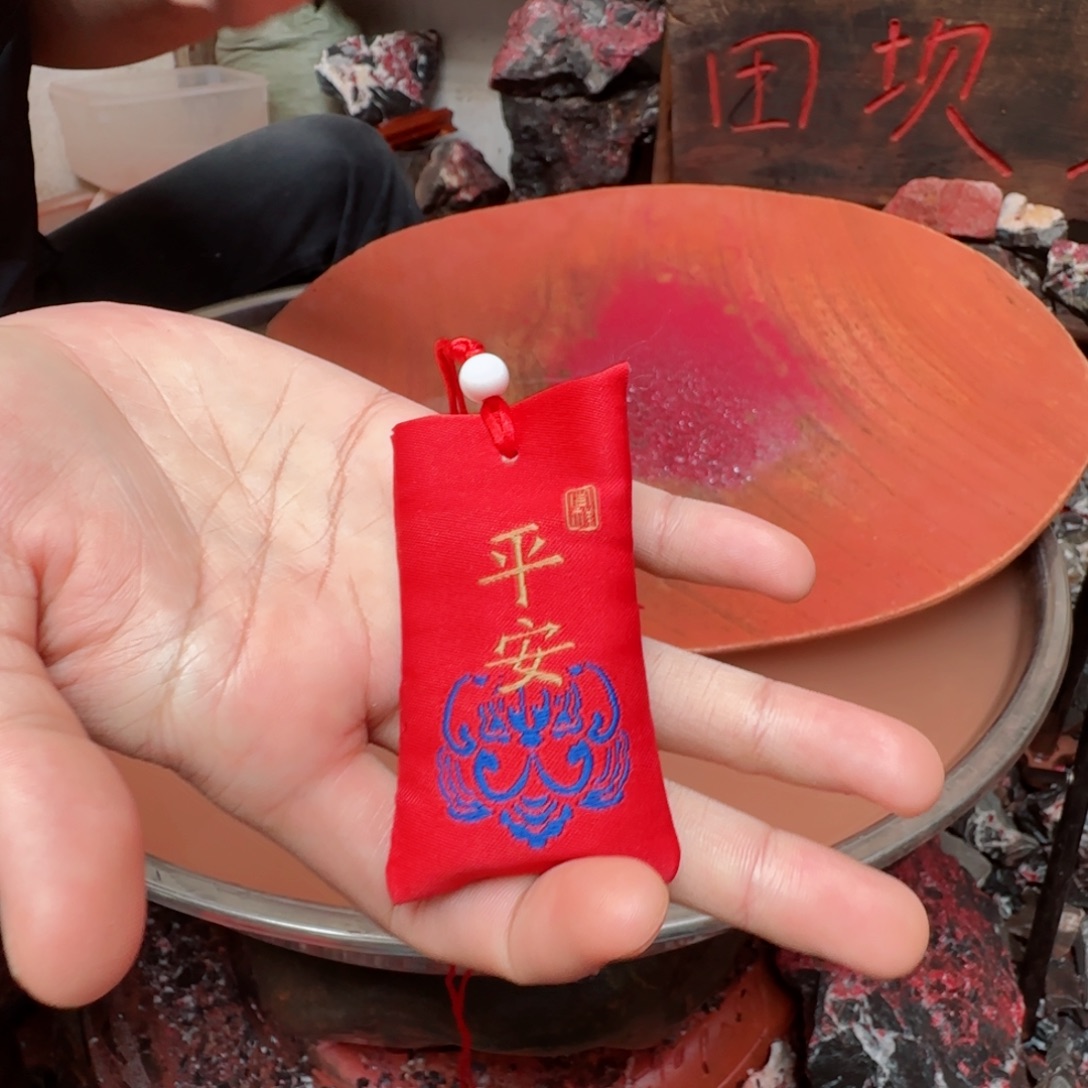 天然辰砂晶体细砂