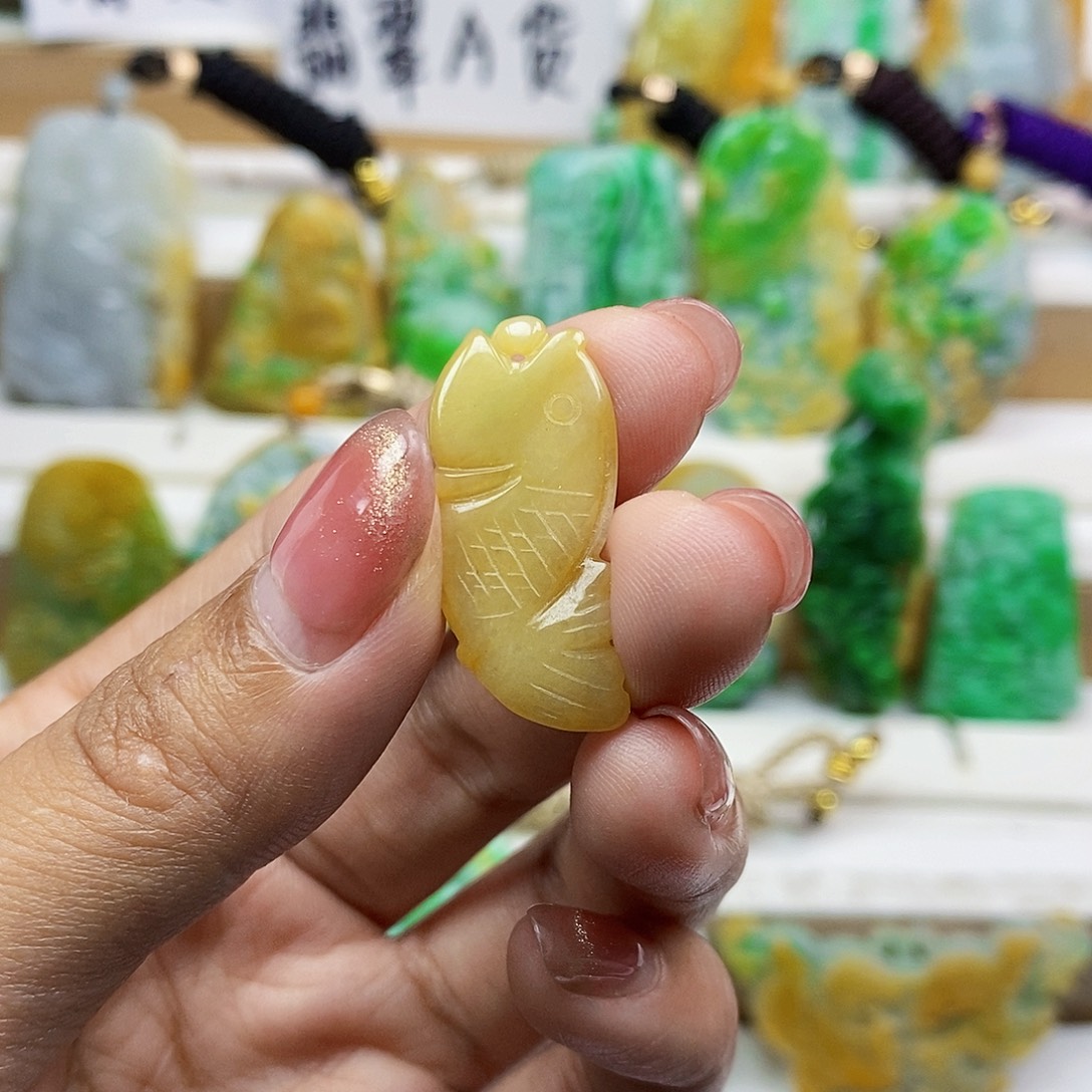 翡翠未镶嵌颈饰天然翡翠A货