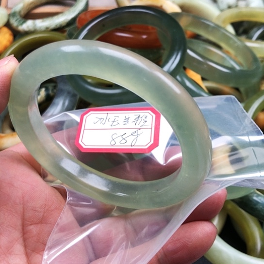 蛇纹石玉手镯未镶嵌冰**雅