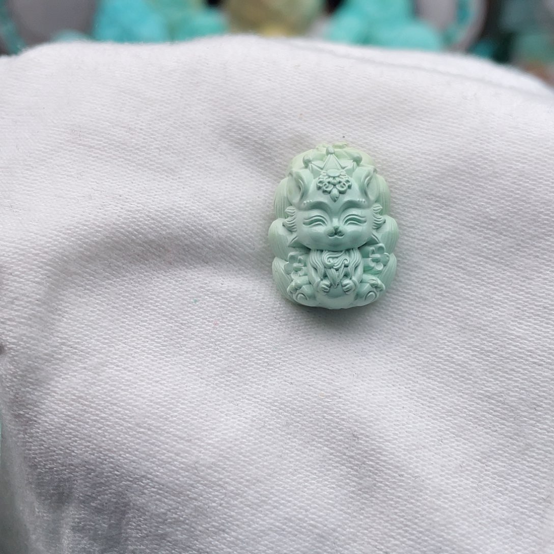 绿松石未镶嵌颈饰